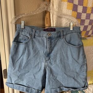 Gloria Vanderbilt Light Blue Denim Rolled-Hem Shorts